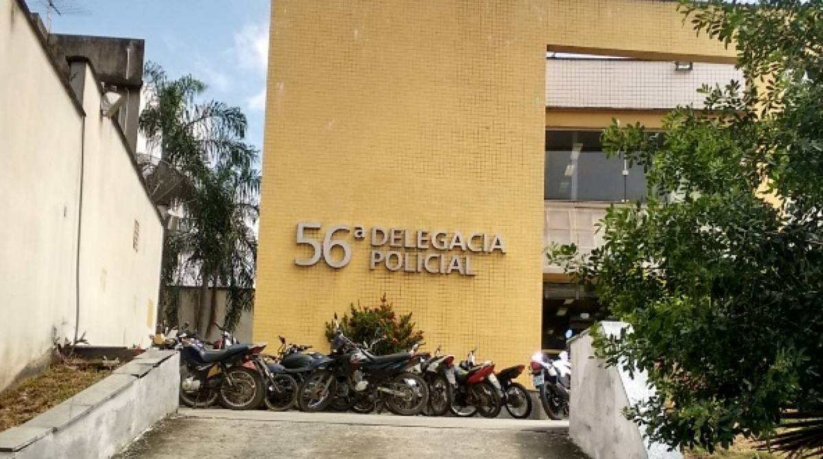 Dupla foi encaminhada a 56ªDP (Comendador Soares) e responderá pelo crime de tráfico de drogas - Google / Reprodução
