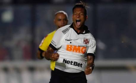 Ex-jogador revela que tentou suicídio durante passagem pelo Vasco: 'Não media riscos'