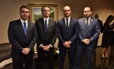 Família Bolsonaro critica medidas de isolamento em meio ao avanço da pandemia