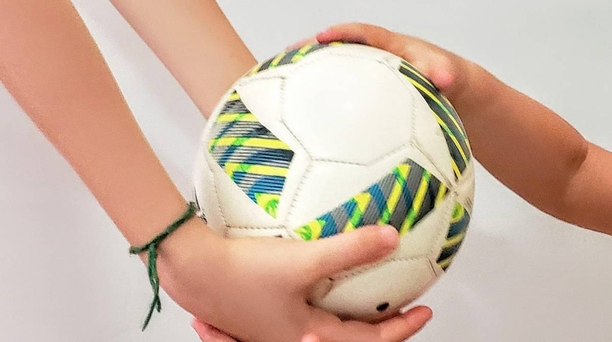 Dividir e praticar o altruísmo são dois grandes desafios para crianças - Divulgação/Priscila Correia