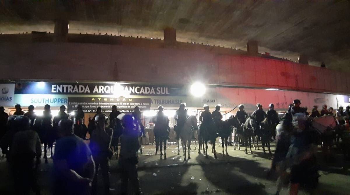 Muita confusão foi relatada no entorno do Serra Dourada, na última quinta-feira - Alexandre Ferrari/ Jornal O Pouplar