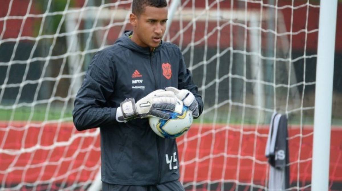 Gabriel Batista em ação durante treinamento do Flamengo - Alexandre Vidal/Flamengo