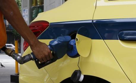 Governadores apoiam projeto de Guedes que prevê criação de fundo para segurar alta dos combustíveis