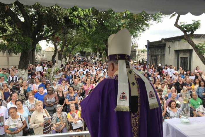 Dom Orani celebra missa no Cemitério do Caju e em Sulacap