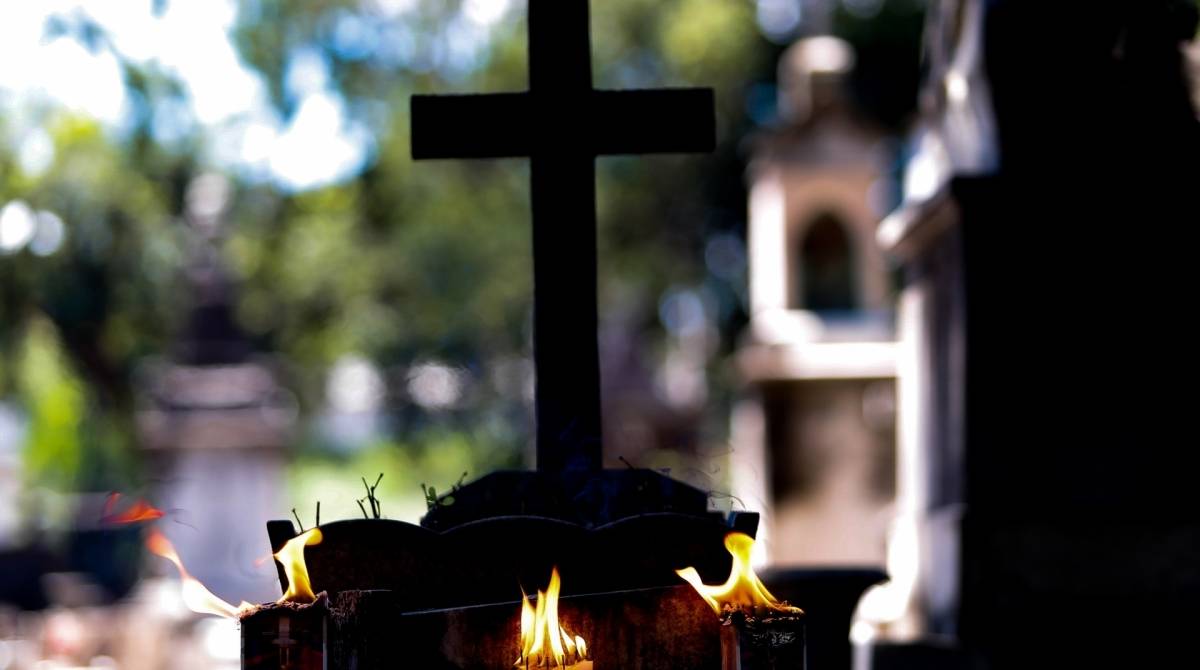 Homem se veste de mulher para invadir cemit&eacute;rio e violar t&uacute;mulo de desafeto - Gilvan de Souza