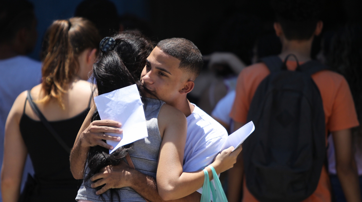 Rio de Janeiro 03/11/2019 - Enem 2019, portoes fecharam as 13:30. Na foto acima o Ryan dos Santos que saiu do presidio a tempo de fazer a prova. Foto: Luciano Belford/Agencia O Dia