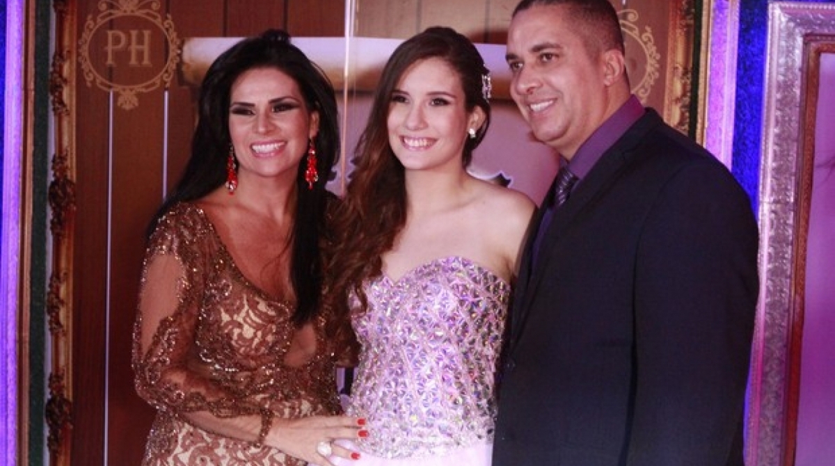 Solange Gomes, Stephanie Gomes aos 15 anos, e Waguinho