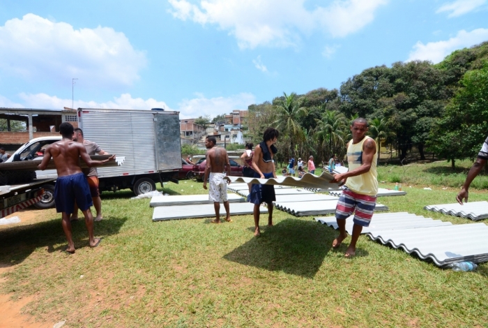Prefeitura de Nova Igua&ccedil;u continuar&aacute; a entrega de telhas neste domingo
