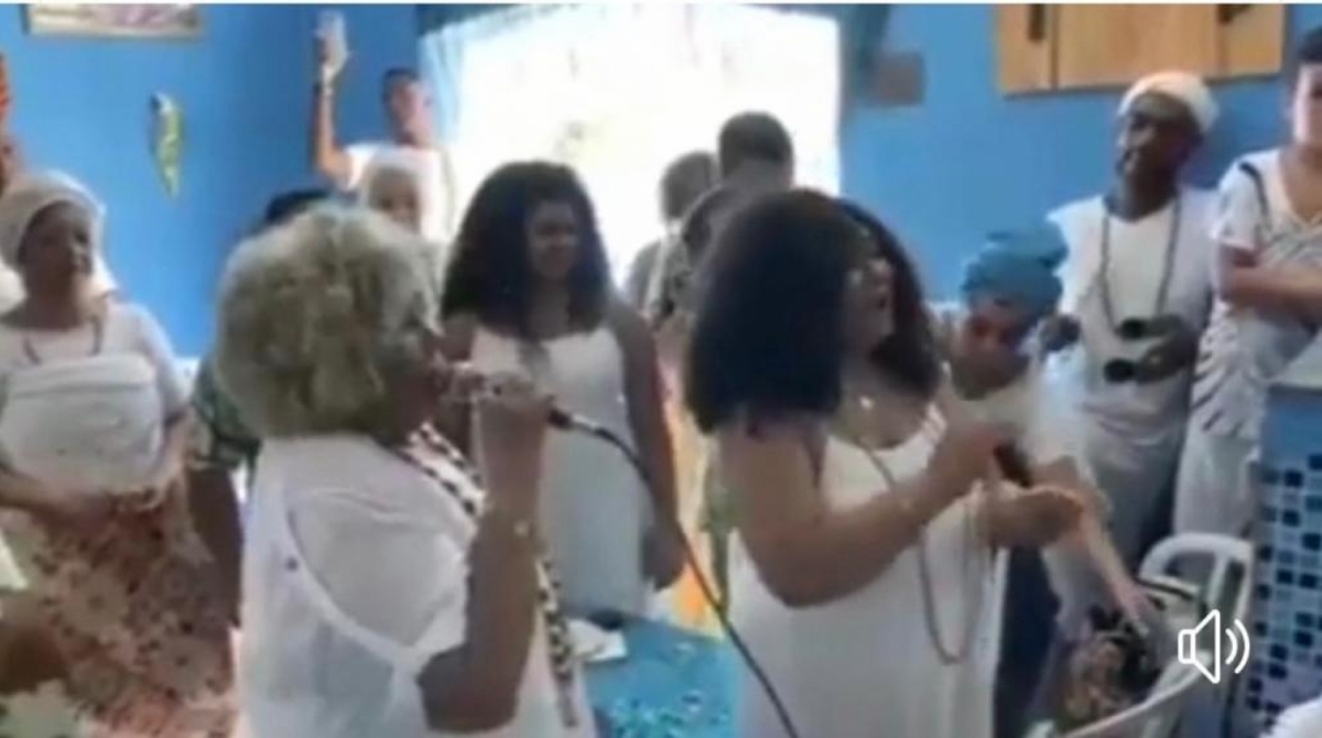 Alcione canta em terreiro de candomblé - Reprodução de internet