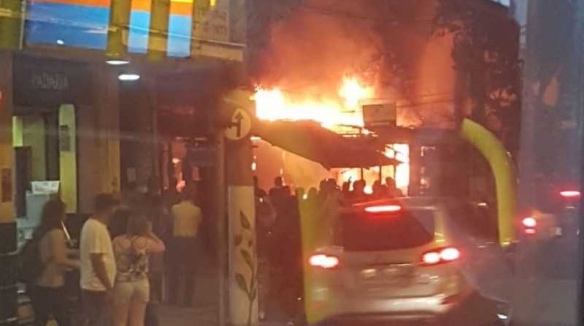 Incêndio atinge Barkana, em Niterói 