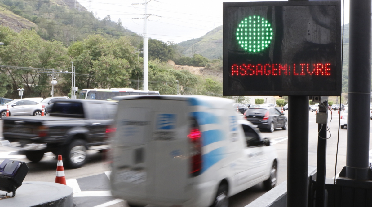 Linha Amarela voltou a ser encampada pela prefeitura e motoristas n&atilde;o pagam ped&aacute;gio nesta quarta-feira, dia 6 de novembro - Reginaldo Pimenta / Ag&ecirc;ncia O Dia