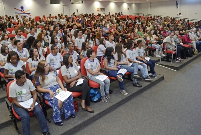 Siderúrgica Ternium premia os melhores alunos de Ensino Médio da Zona Oeste com bolsa de R$ 2.500