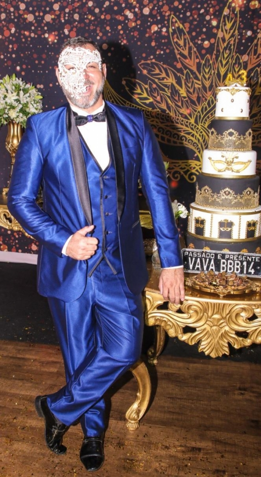 Ex-BBB Vava comemora 43 anos