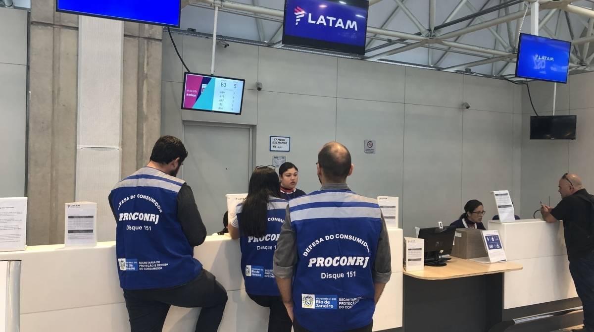 Procon vai ao Galeão por conta dos preços das passagens para Lima