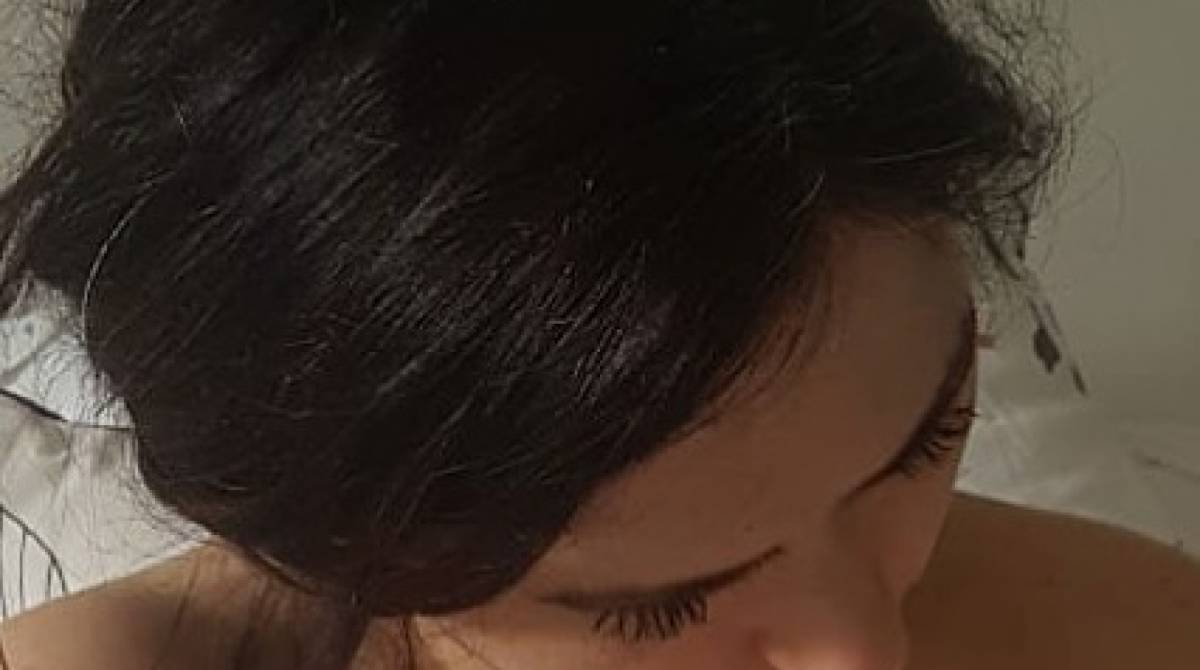 Tat&aacute; Werneck posta foto em que aparece amamentando