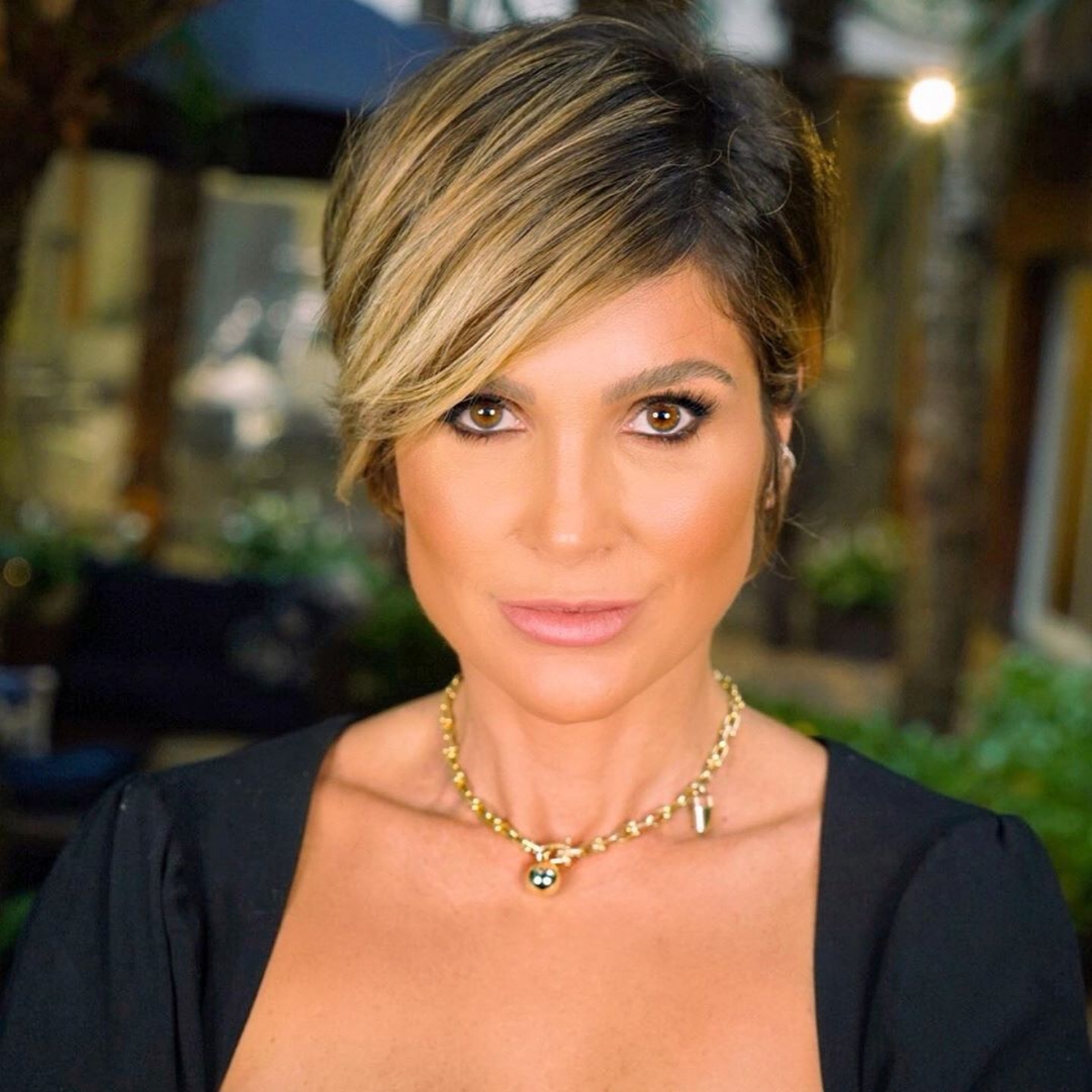 Flavia Alessandra muda o visual - Reprodução de internet