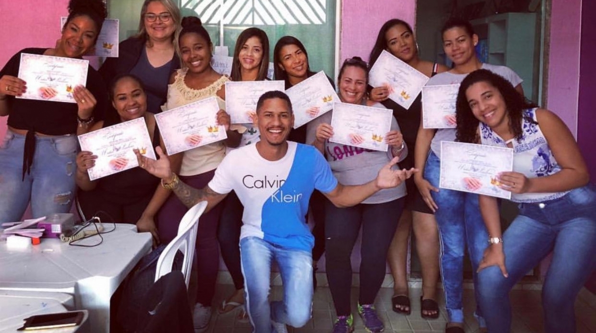 Wallace Costa virou referência em unhas na comunidade Kelson's com serviços e cursos de manicure
