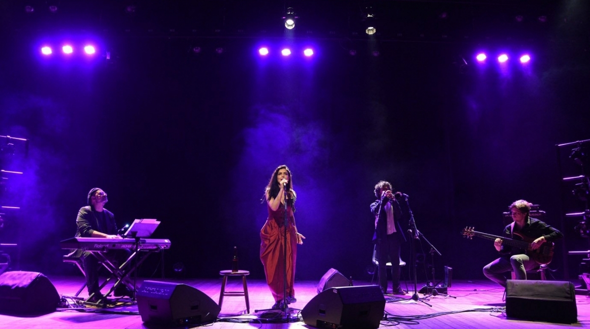 A bela apresentação de 'Caravana Tonteria' causou grande admiração na plateia