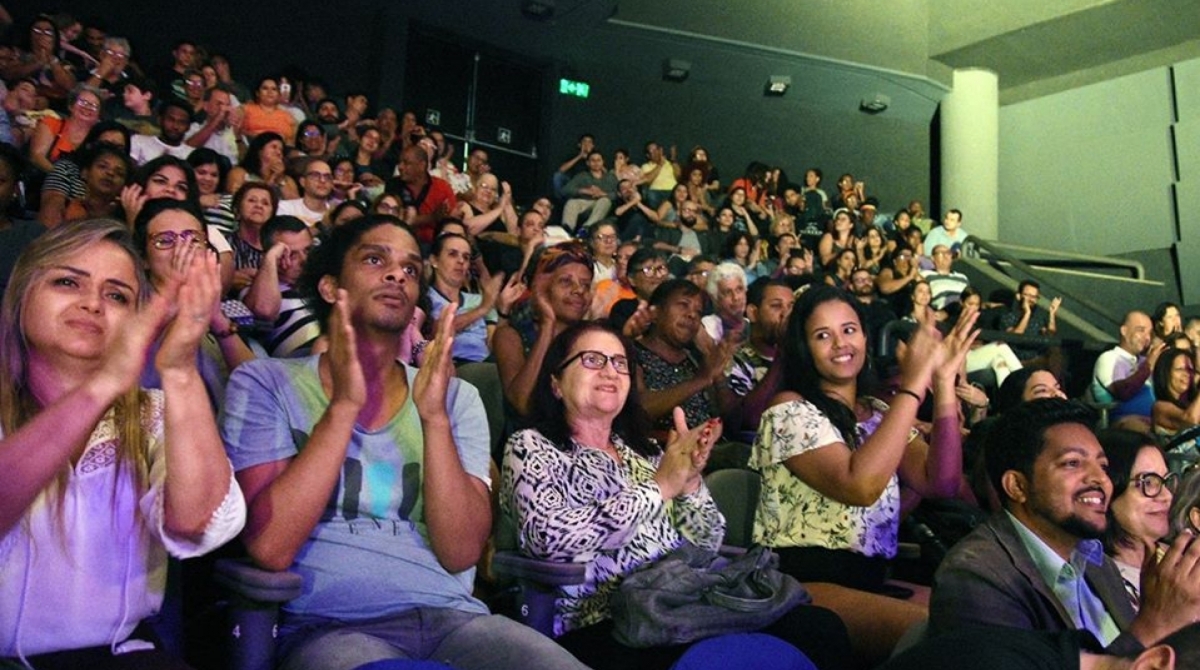 O público aplaudiu embevecido a apresentação de Letícia