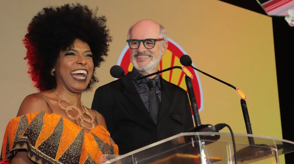 Vilma Melo e Marcos Caruso recebem Prêmio Shell de Teatro como melhores atriz e ator de 2017