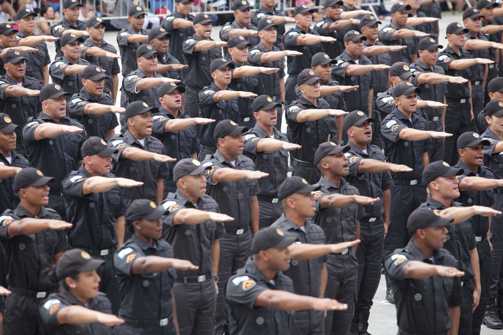 PMs e bombeiros poderão atingir estabilidade em três anos de serviço