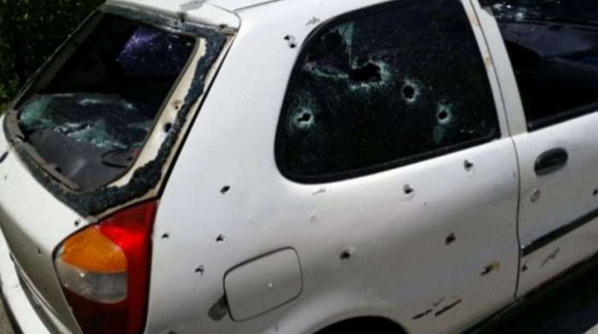 Palio onde estavam os cinco jovens assassinados: 111 tiros foram disparados e Antonio Carlos foi o &uacute;nico que admitiu atirar na dire&ccedil;&atilde;o do ve&iacute;culo - Arquivo O Dia