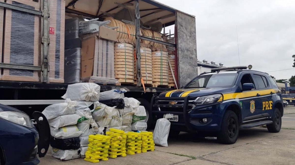 Droga vinha do Paran&aacute; e estava sendo levada para Araruama - Divulgação / PRF