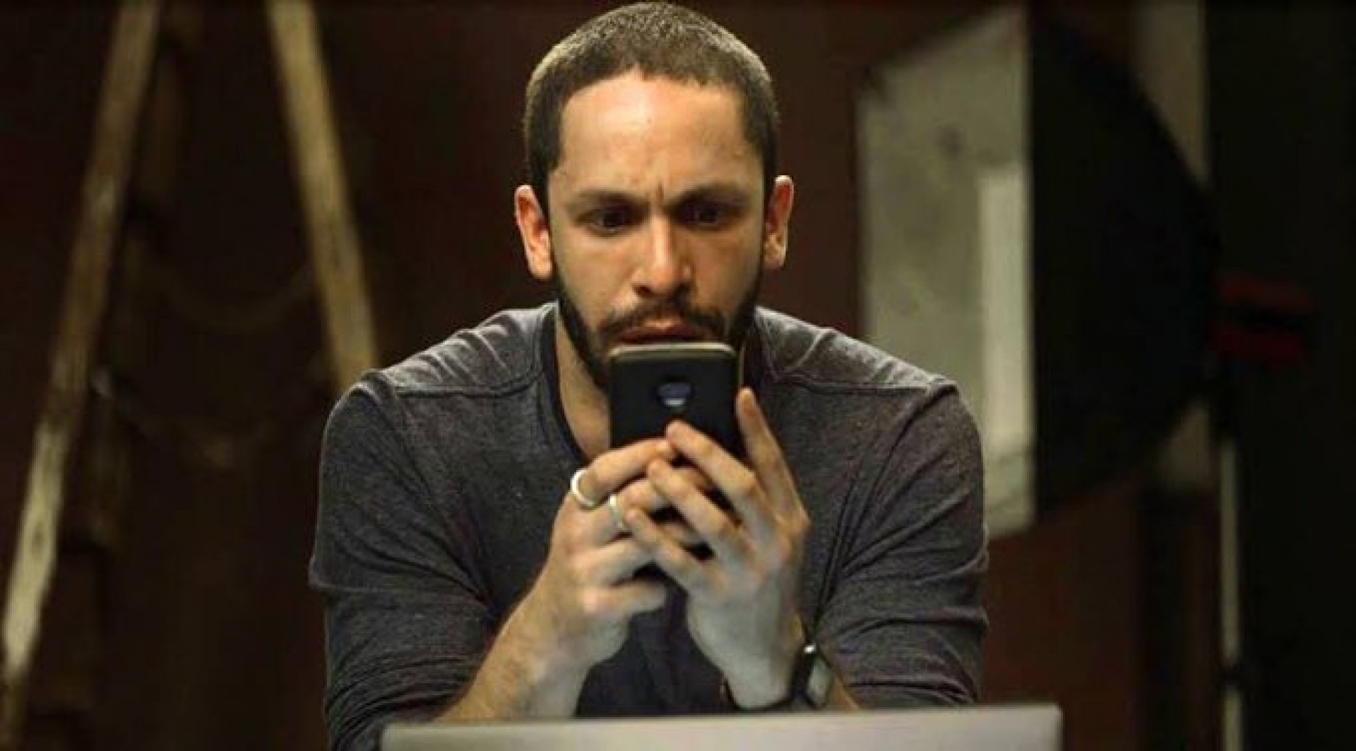 Cena de Téo (Rainer Cadete) - Reprodução