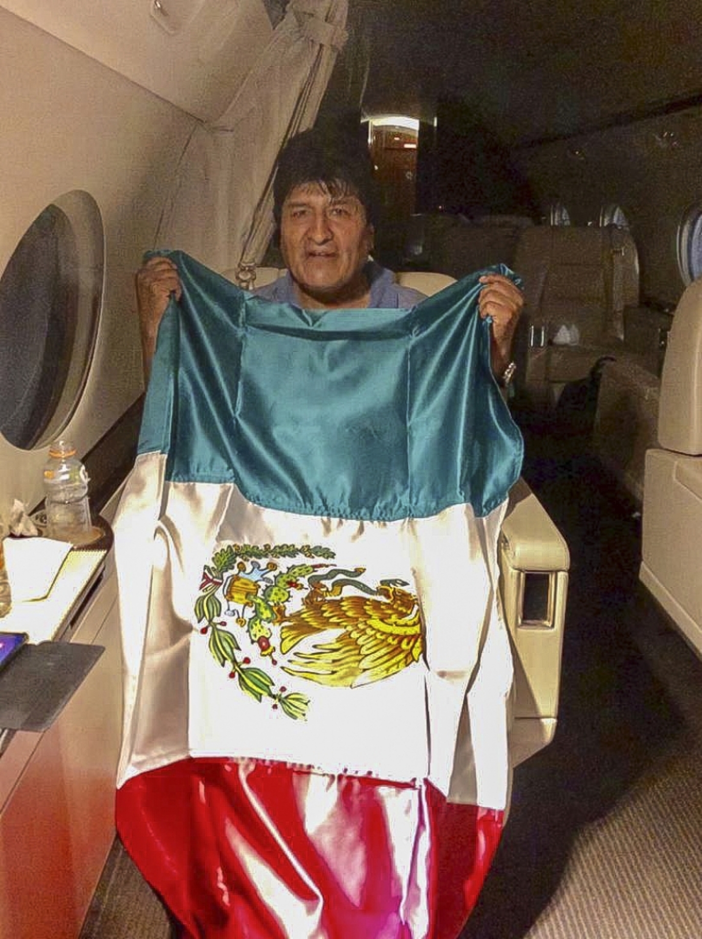 Evo Morales vai para asilo político no México