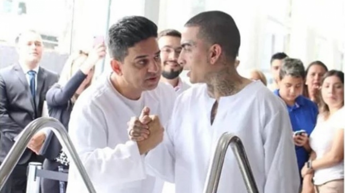 Guimê é batizado pelo pastor Jairo - Reprodução/Instagram