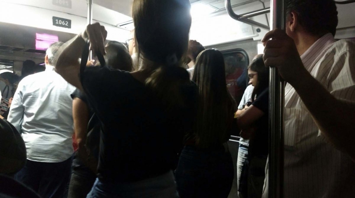 Interrup&ccedil;&atilde;o aconteceu as esta&ccedil;&otilde;es Cardeal Arcoverde e Cantagalo - Reprodução / Internet