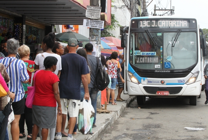 Mudanças nas rotas das linhas de ônibus prejudica os moradores da região, obrigados a se deslocar mais 