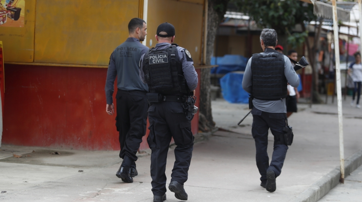 Delegacia de Homic&iacute;dios fez dilig&ecirc;ncia no local do crime, em Realengo - Gilvan de Souza / Ag&ecirc;ncia O Dia