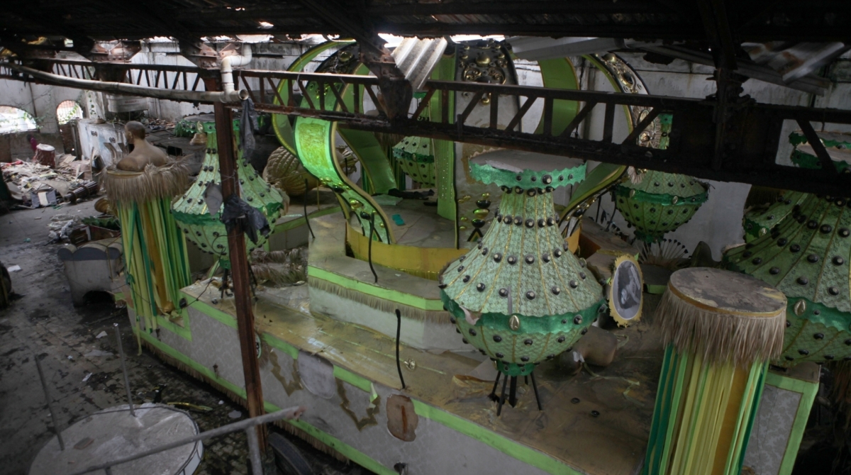 Rio, 13/11/2019  - Precariedade das escolas de Samba do grupo A. Barracao da Porto da Pedra e Academicos de Santa Cruz., Zona da Leopoldina, Centro do Rio. Foto: Ricardo Cassiano/Agencia O Dia
