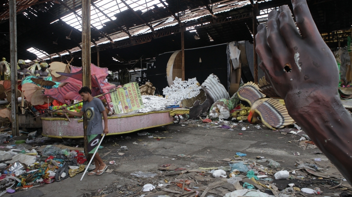 Rio, 13/11/2019  - Precariedade das escolas de Samba do grupo A. Barracao da Porto da Pedra e Academicos de Santa Cruz., Zona da Leopoldina, Centro do Rio. Foto: Ricardo Cassiano/Agencia O Dia