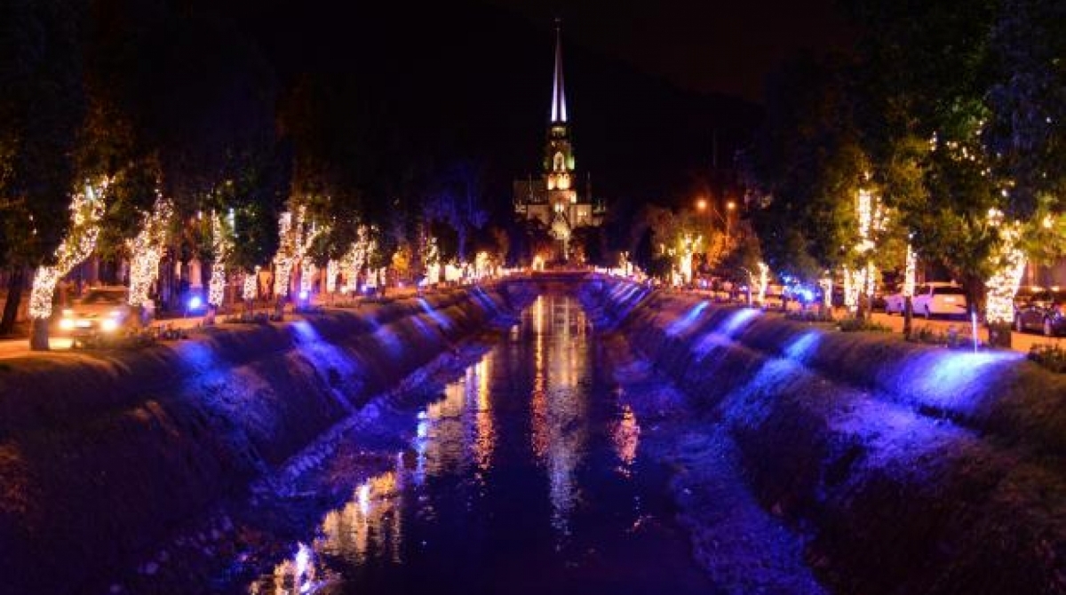Cidade enfeitada para o fim de ano