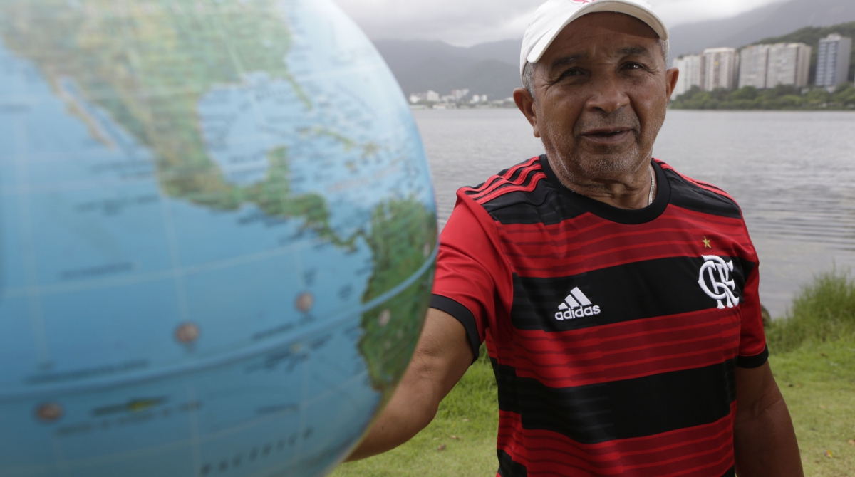 Rio,13/11/2019 -LAGOA- Torcedor do Flamengo, que viajou para o Chile na final da Libertadores de 1981 e Mundial do Japao do mesmo ano.Na foto, Moraes .Foto: Cl&eacute;ber Mendes/Ag&ecirc;ncia O Dia