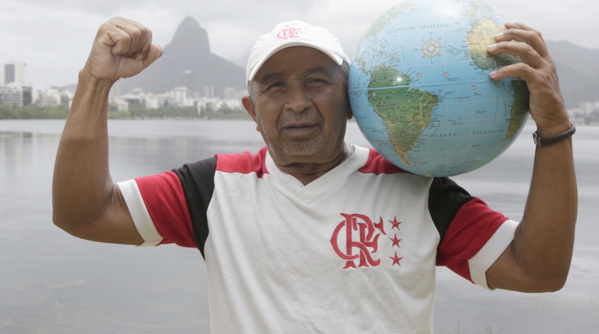 Rio,13/11/2019 -LAGOA- Torcedor do Flamengo, que viajou para o Chile na final da Libertadores de 1981 e Mundial do Japao do mesmo ano.Na foto, Moraes .Foto: Cléber Mendes/Agência O Dia