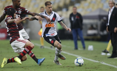 Flamengo e Vasco protagonizam clássico de oito gols em empate no Maracanã