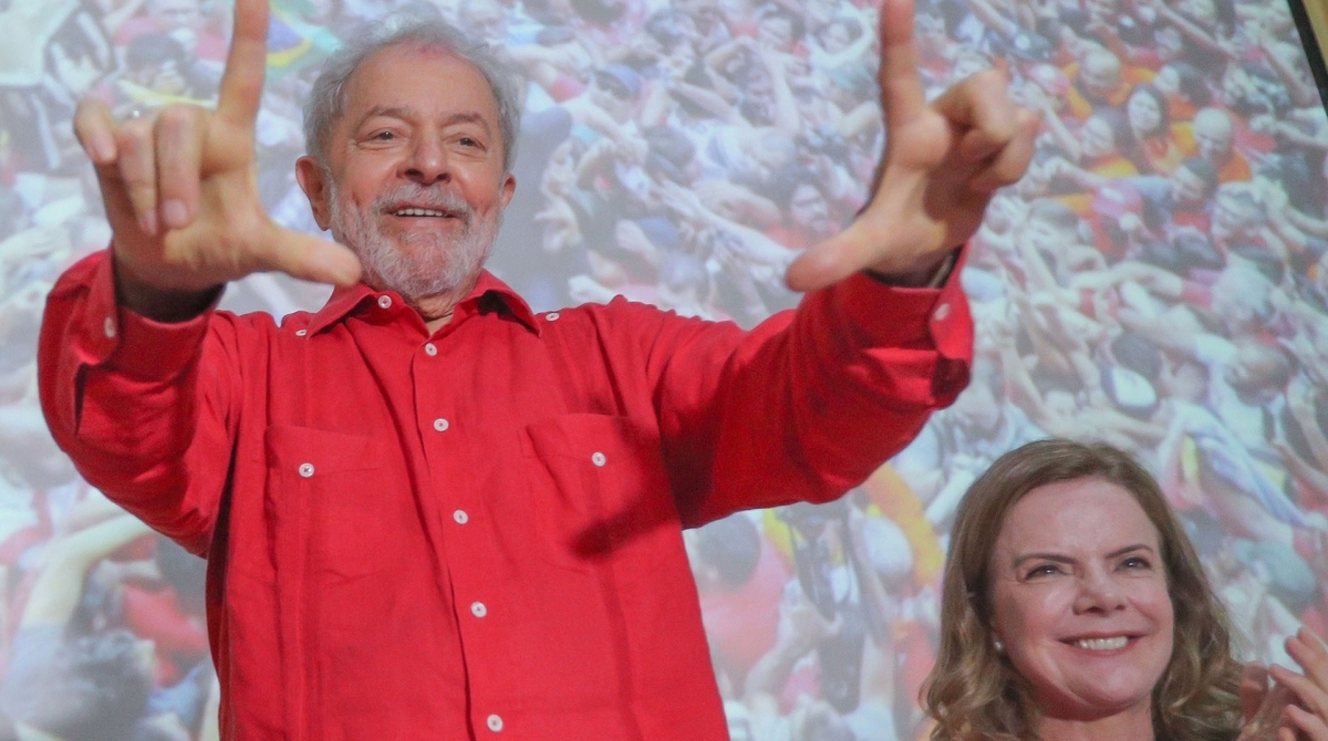 Lula e Gleisi Hoffmann em reunião do PT na Bahia - AFP