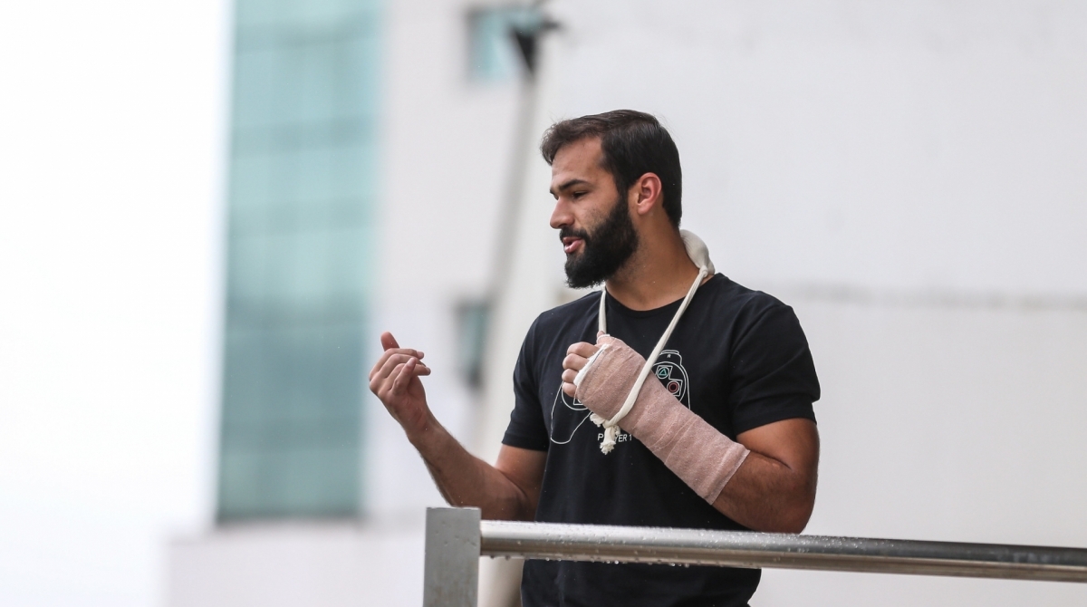 Muriel compareceu ao CT do Fluminense para falar com os companheiros - LUCAS MERÇON / FLUMINENSE