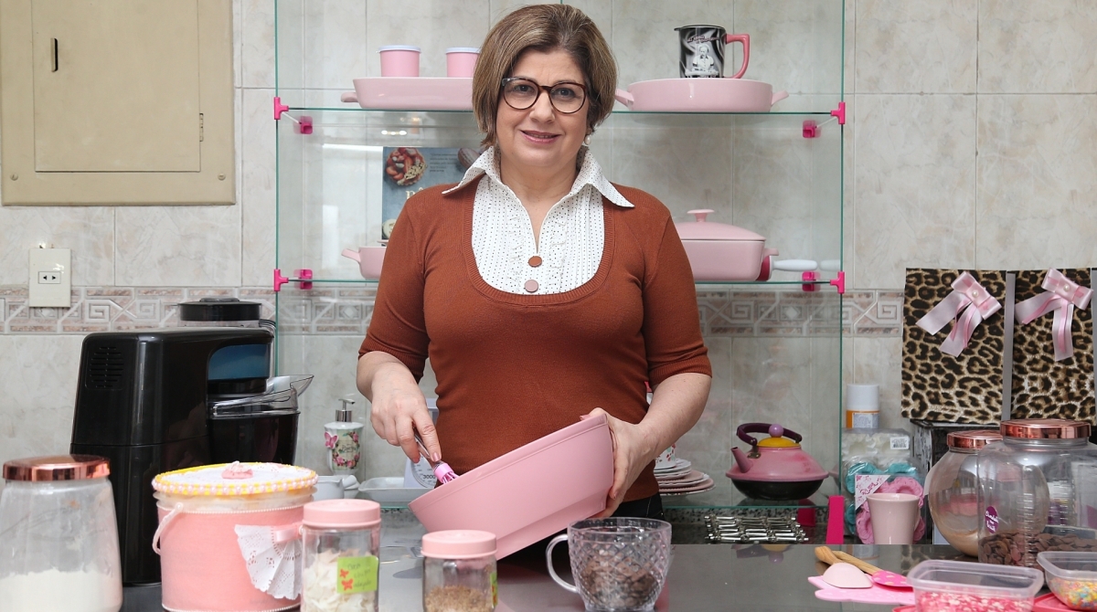 14 11 2019 - Ex-governadora Rosinha Garotinho vende bolos na web. Foto: Daniel Castelo Branco / Agencia O Dia