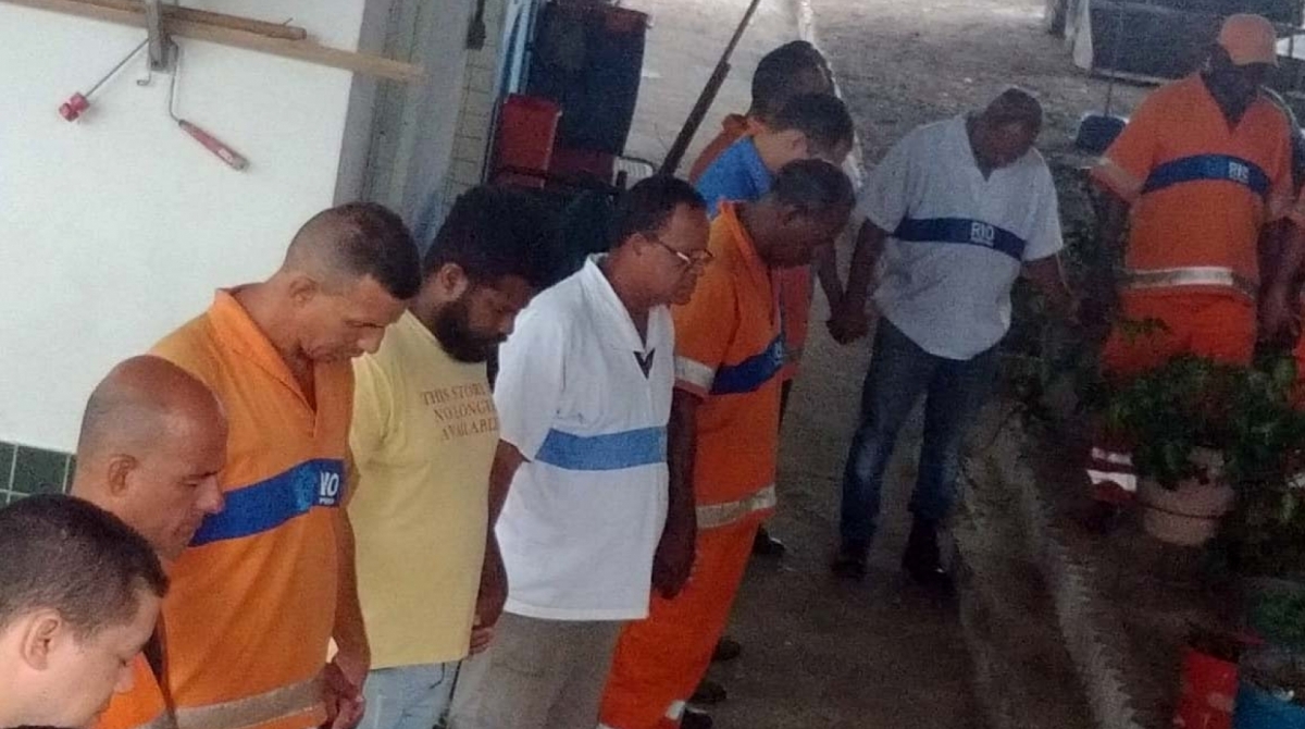 Homenagem aconteceu no início da manhã desta quinta-feira