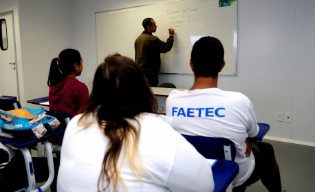 Cota única de R$ 3 mil para servidores da Faetec é ampliada pelo governo do Rio