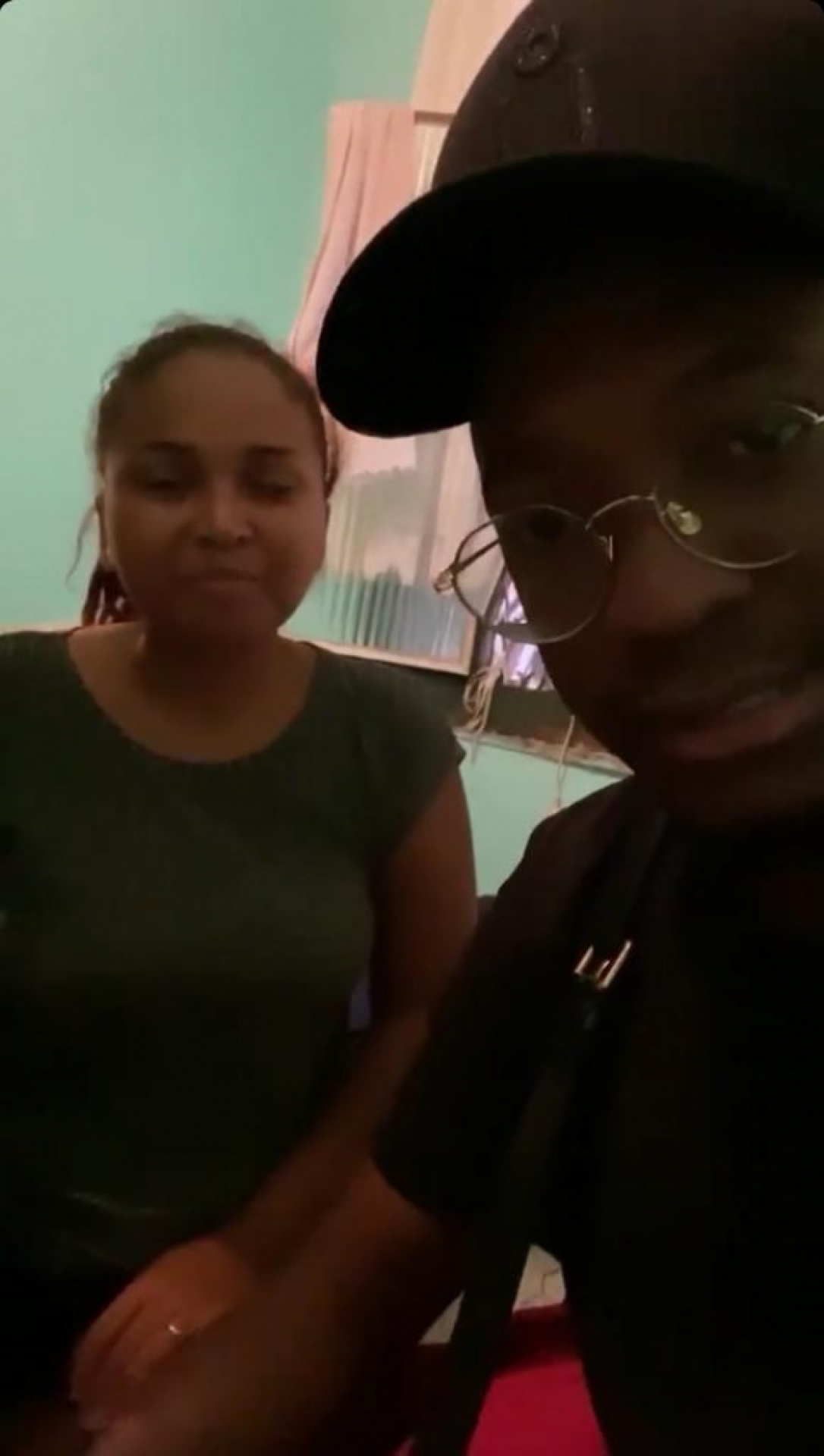 Mumuzinho em conversa com Jéssica, mãe da menina Ketellen - reprodução Instagram