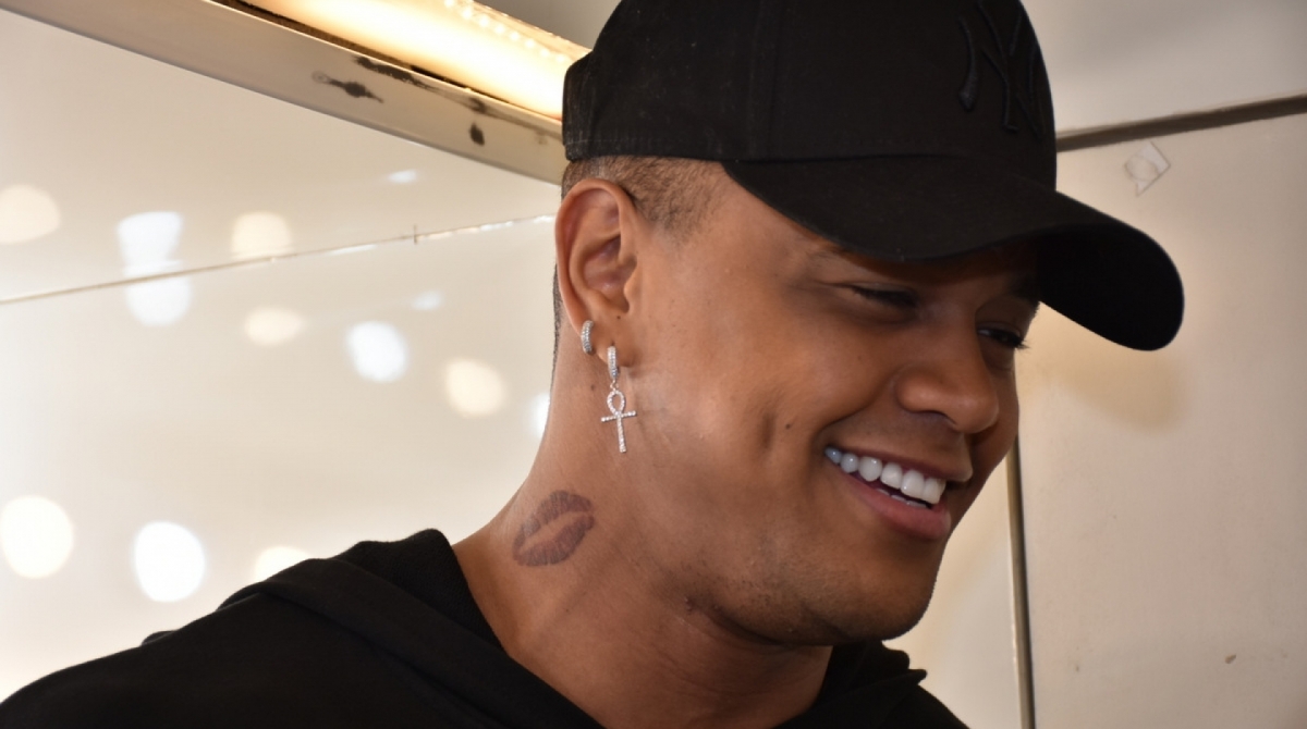 Léo Santana após implante capilar