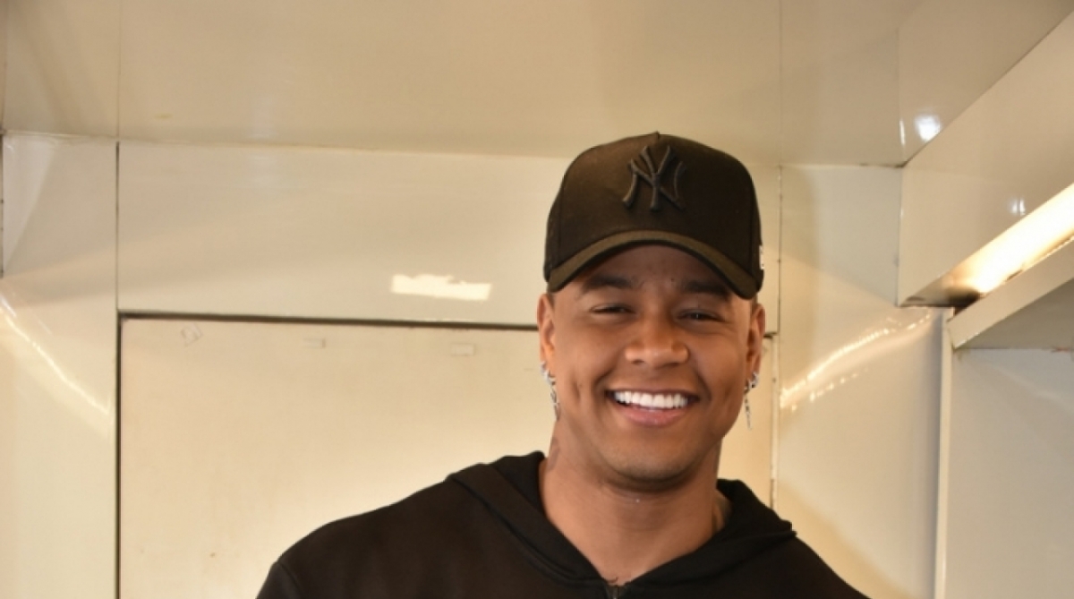 Léo Santana após implante capilar