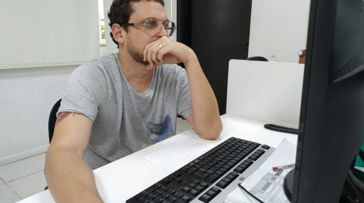 O jornalista e escritor Felipe Sáles lança o romance reportagem 