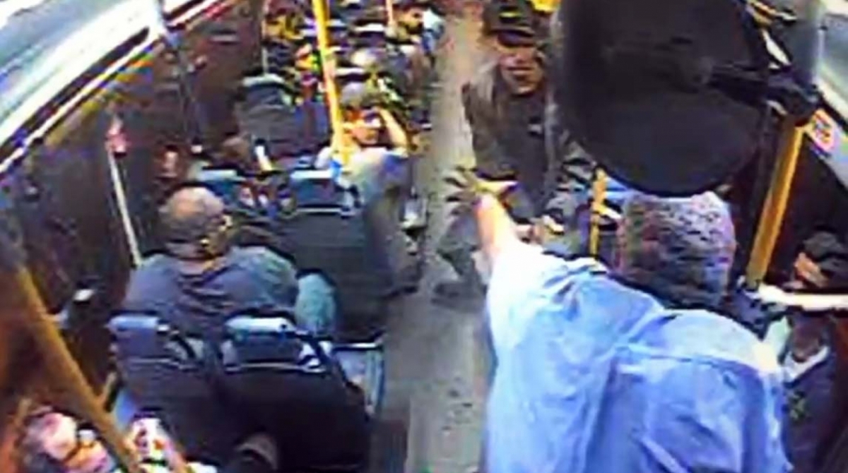 Sargento tentou pegar a arma de um dos assaltantes - Reprodução / Internet