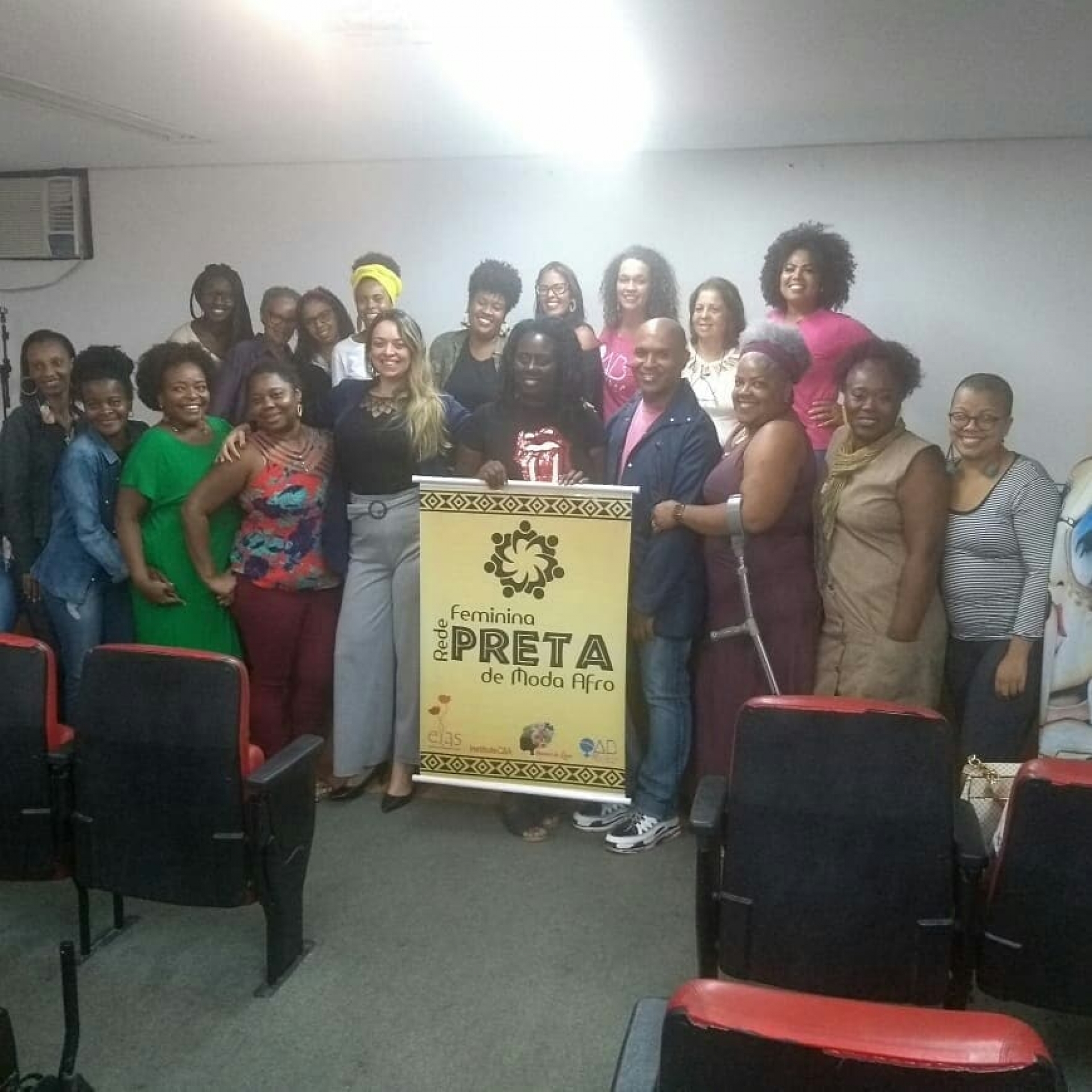 Oficina sobre moda afro ministrada por SantClair - Divulgação